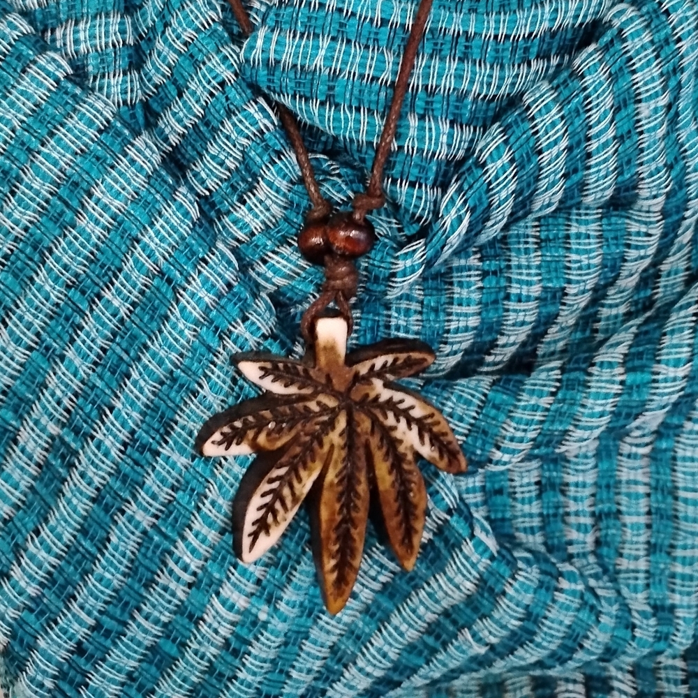 Bohemian Leaf Pendant Necklace